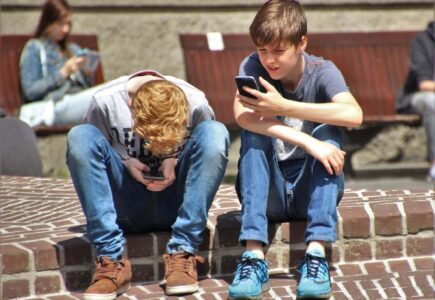 common-teenage-problems-solutions-wonderparenting