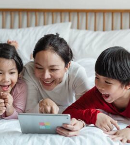 kids-addicted-to-screens-wonderparenting