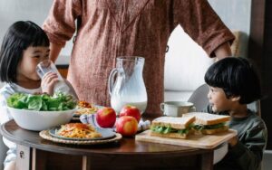 how-to-encourage-healthy-eating-habits-in-kids-wonderparenting