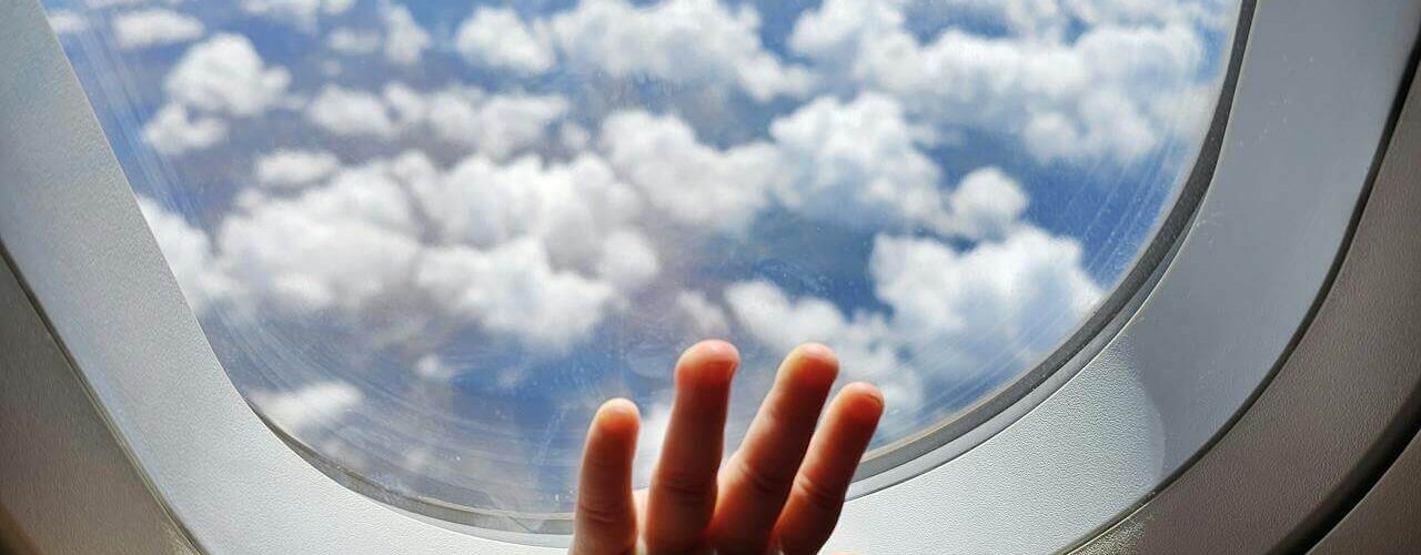 infant-car-seat-airplane-travel-safe-stress-free-tips-wonderparenting