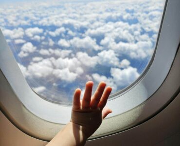 infant-car-seat-airplane-travel-safe-stress-free-tips-wonderparenting