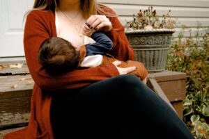 breastfeeding-routines-modern-moms-wonderparenting