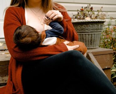 breastfeeding-routines-modern-moms-wonderparenting