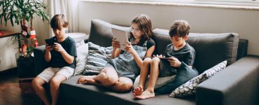 real-tips-for-balanced-screen-time-and-safer-kids-wonderparenting