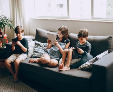 real-tips-for-balanced-screen-time-and-safer-kids-wonderparenting