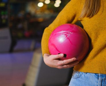 how-to-introduce-kids-to-bowling-parents-guide-wonderparenting